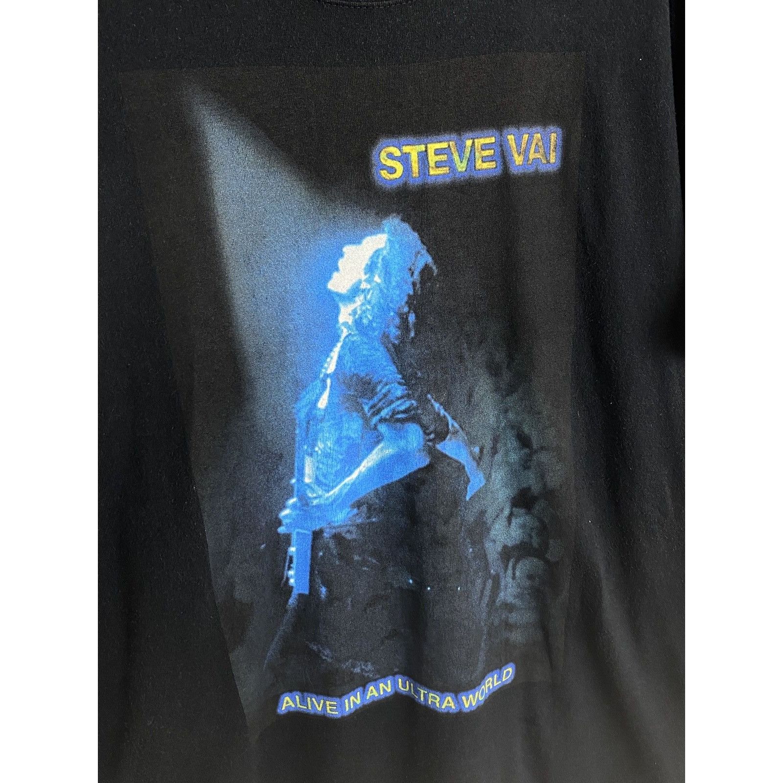 Band Tees 00s Vintage Steve Vai 2001 Alive In An Ultra World Tour Tee Size US L / EU 52-54 / 3 - 2 Thumbnail