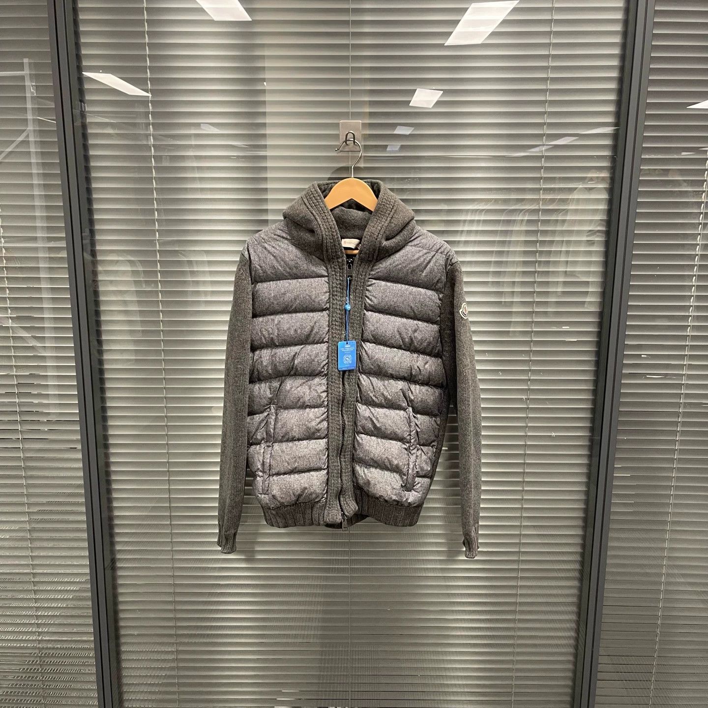 Moncler Moncler Mist Gray Colorblocked Armband Puffer Jacket XL Size XL / US 12-14 / IT 48-50 - 1 Thumbnail