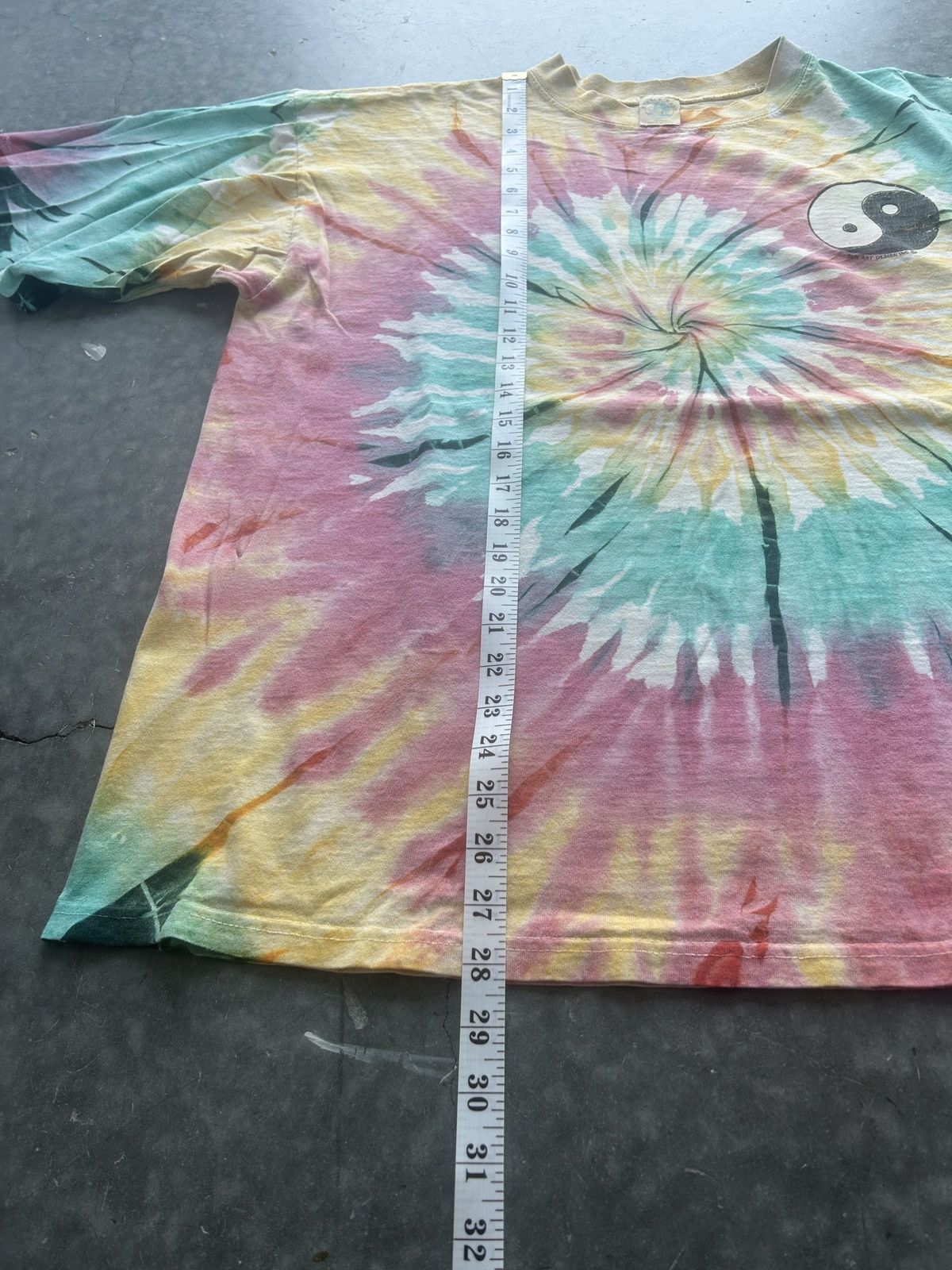 Vintage Vintage 90s Tie Dye Yin Yang Graphic Tee Size US XL / EU 56 / 4 - 9 Thumbnail