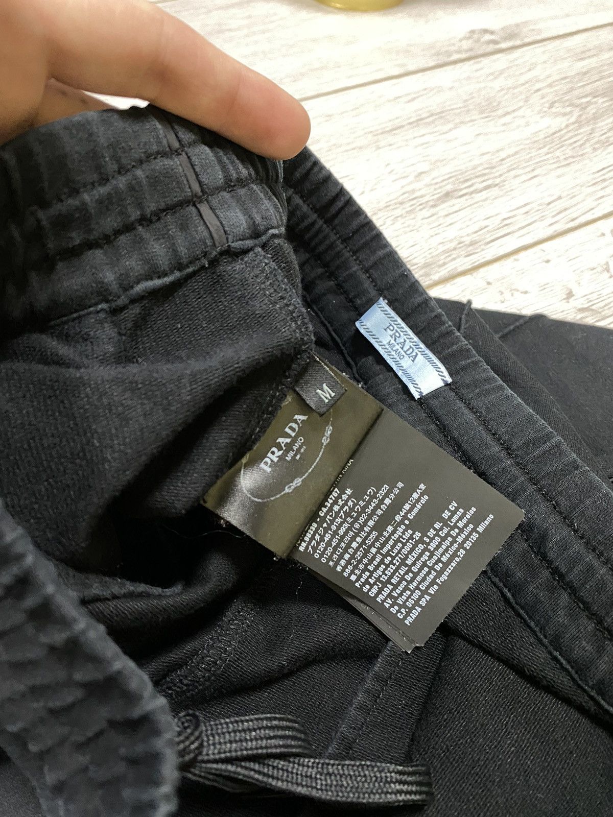 Prada Prada vintage cropped sweatpants black tab Size US 32 / EU 48 - 6 Thumbnail