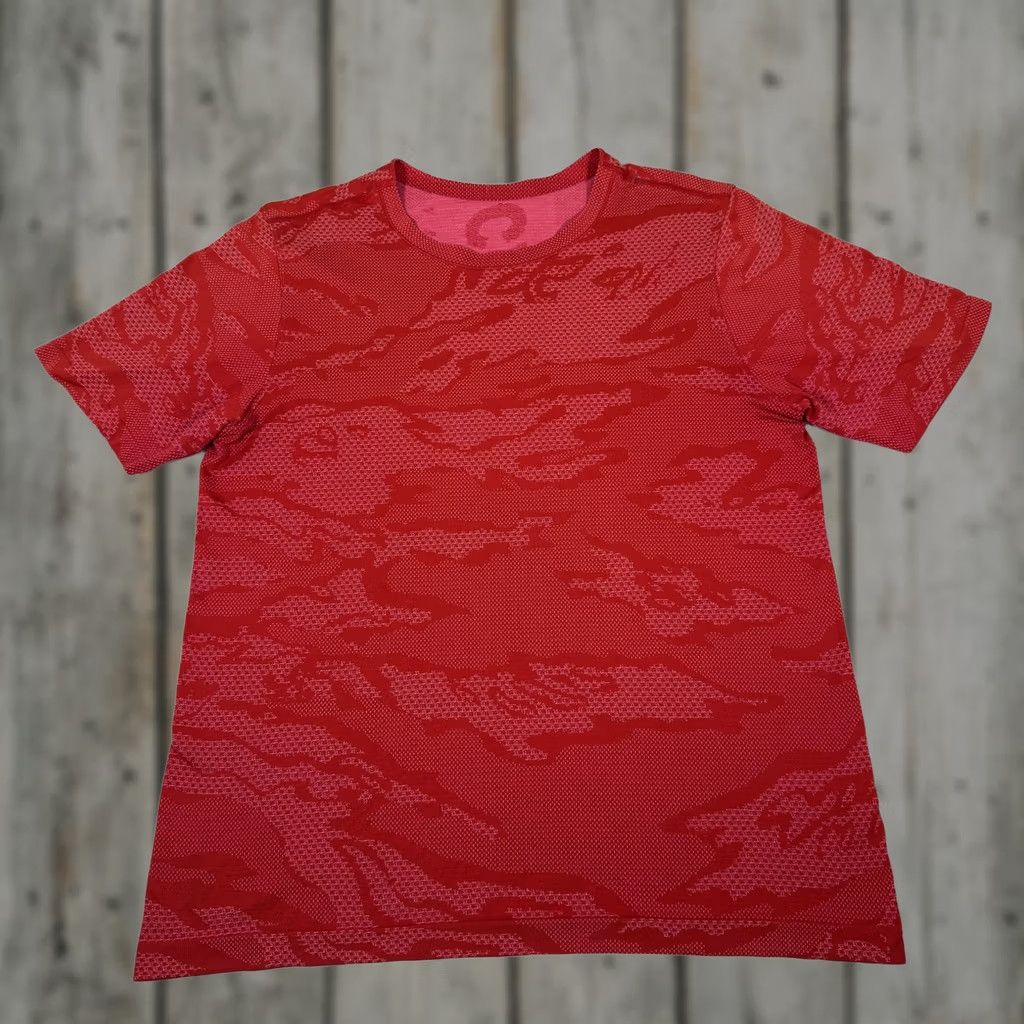 Lululemon Lululemon Shirt Mens L Red Canada Olympics Camo Seamless Performance T-Shirt Running Gym Training Yoga Size US L / EU 52-54 / 3 - 1 Thumbnail