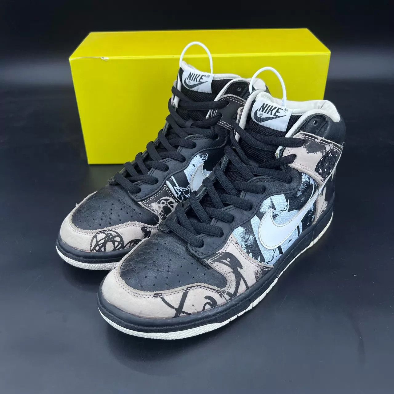 Nike Dunk SB Unkle Futura CH2427 Size 44 Worn a Few Times Size US 11 / EU 44 - 1 Thumbnail
