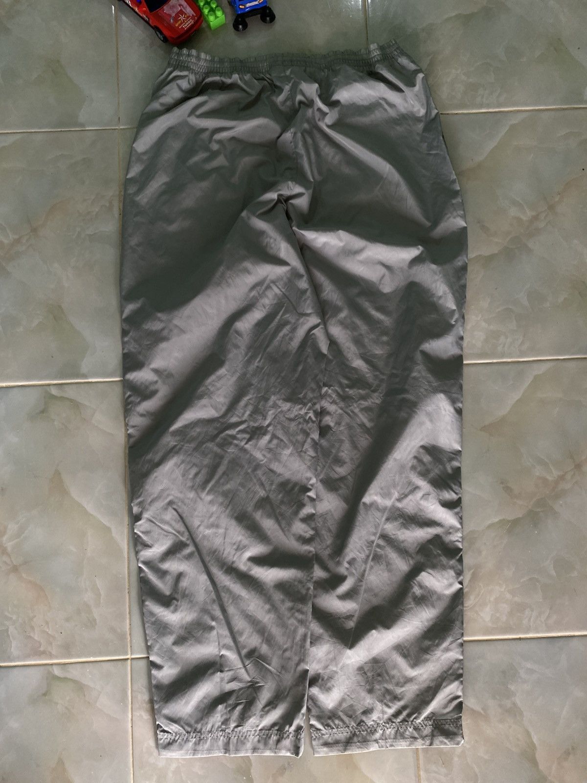 Nike VINTAGE NIKE 90S BAGGY NYLON WIDE LEG SWOOSH TRACK PANTS Y2K Size US 30 / EU 46 - 9 Thumbnail