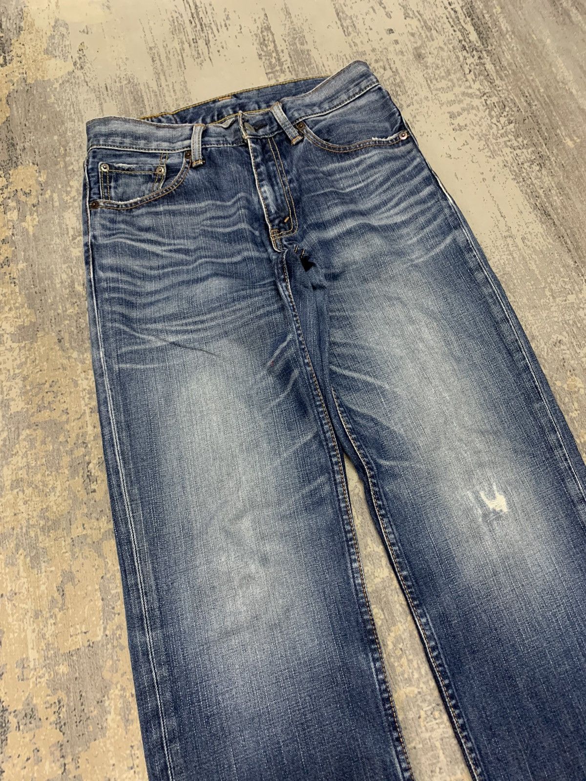 Levi's Vintage Levis 702 Distressed Denim Jeans 29x29.5 Size US 29 - 2 Thumbnail
