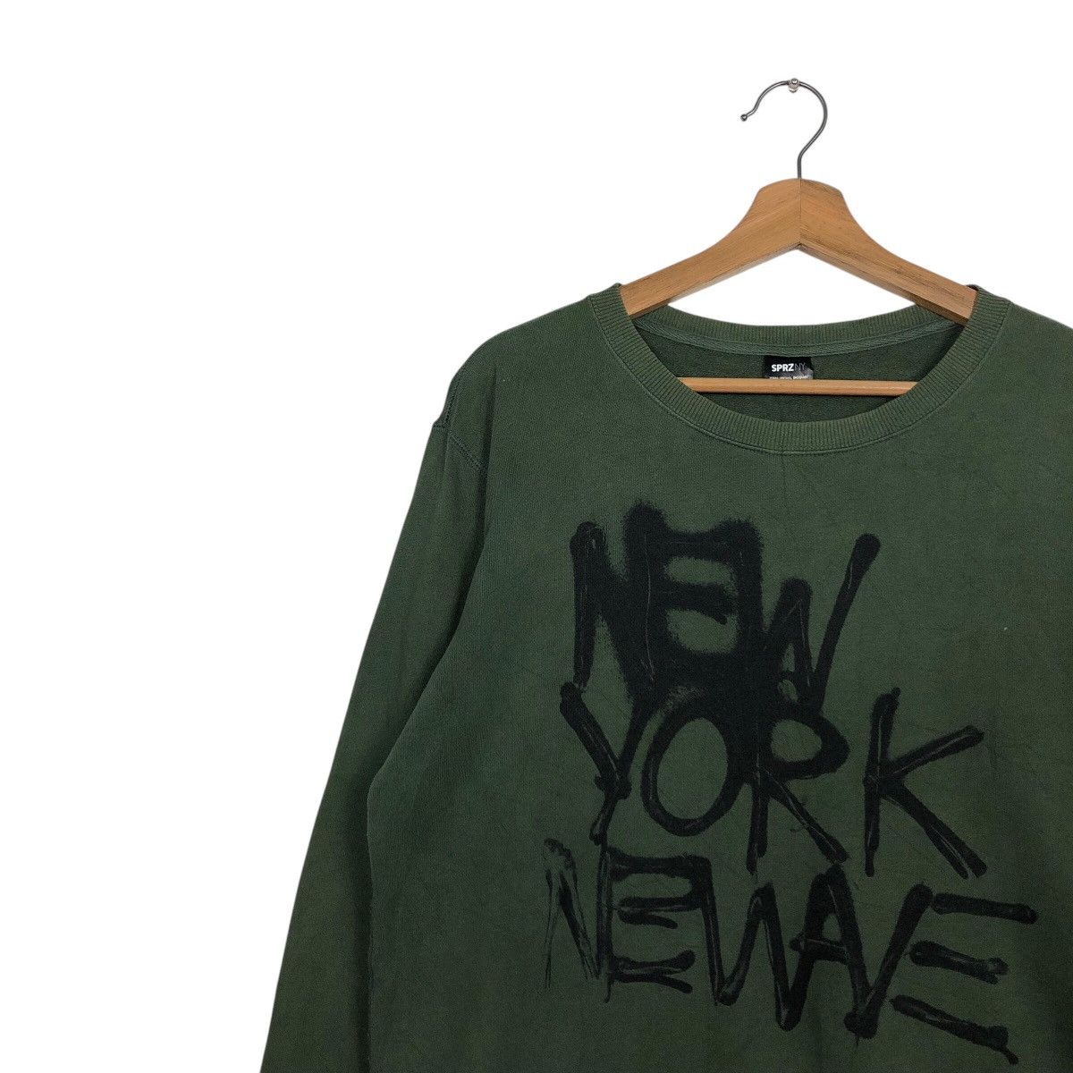 Japanese Brand Vintage Sweatshirt Rich Green Uniqlo X Jean-Michel Basquiat Size US M / EU 48-50 / 2 - 8 Thumbnail