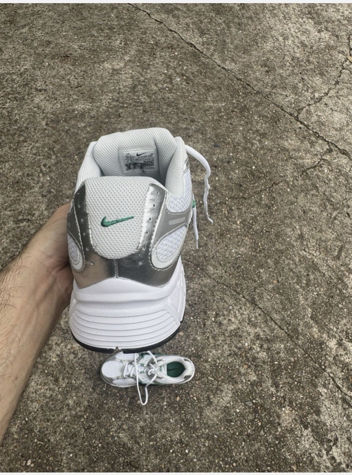 Nike Nike V5 RNR White Malachite HJ5228-100 Size US 12.5 / EU 45-46 - 4 Thumbnail