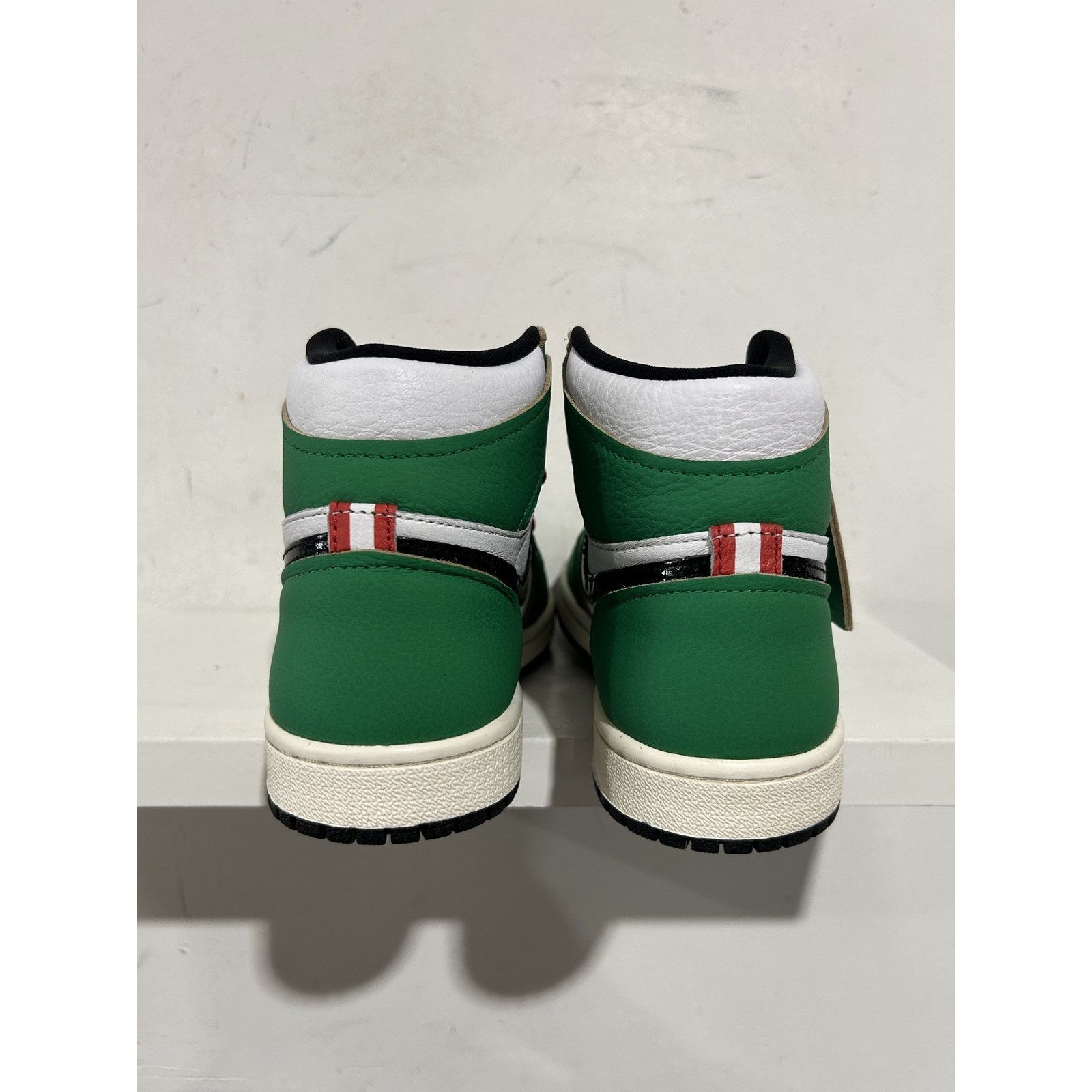 Nike NIKE JORDAN 1 LUCKY GREEN SIZE 6W (4.5 US) PREOWNED Size US 6 / IT 36 - 3 Thumbnail