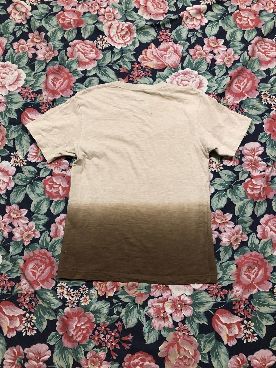 Uniqlo Vintage gradient T-shirt Uniqlo big print streetwear Y2K Size US XS / EU 42 / 0 - 13 Thumbnail