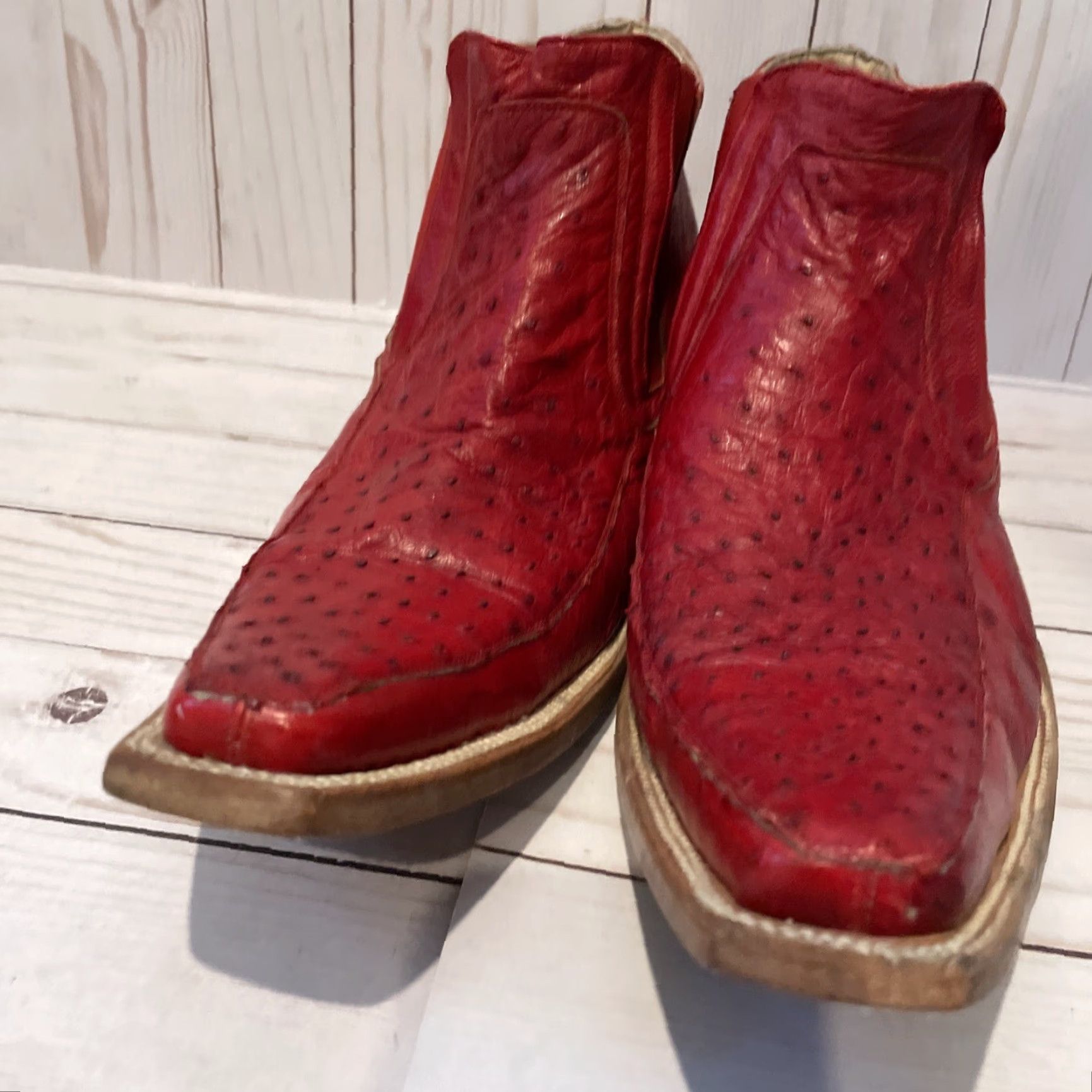 Skin VINTAGE John Wayne JOHN WHAYNEE Cowboy Boots Men 10 Red Alligator Pattern Square Toe Pull On Cowboy Boots Mens 10 Red 90s Size US 10 / EU 43 - 2 Thumbnail