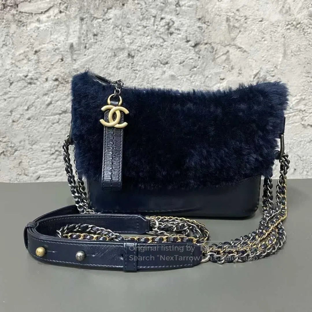 Chanel Chanel Blue Fur Shoulder Bag. Size ONE SIZE - 1 Thumbnail
