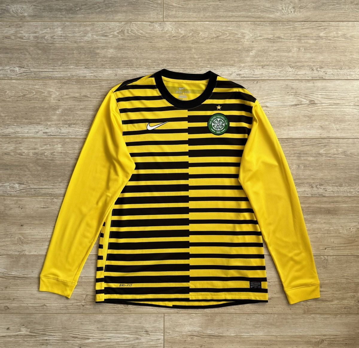 Nike Nike Celtic Glasgow 2011/12 Third Soccer Long Sleeve Jersey Size US L / EU 52-54 / 3 - 4 Thumbnail