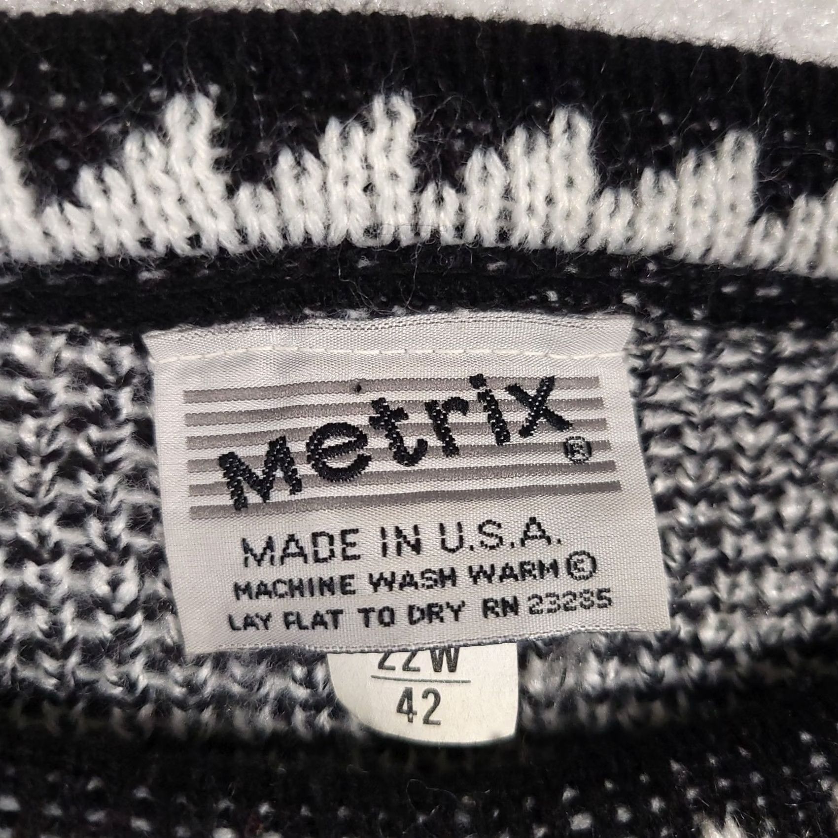 Vintage VINTAGE Metrix Sweater Woman's 22W Gray Red Aztec Southwestern Knit USA 90s Size 3XL / US 20-22 - 6 Thumbnail