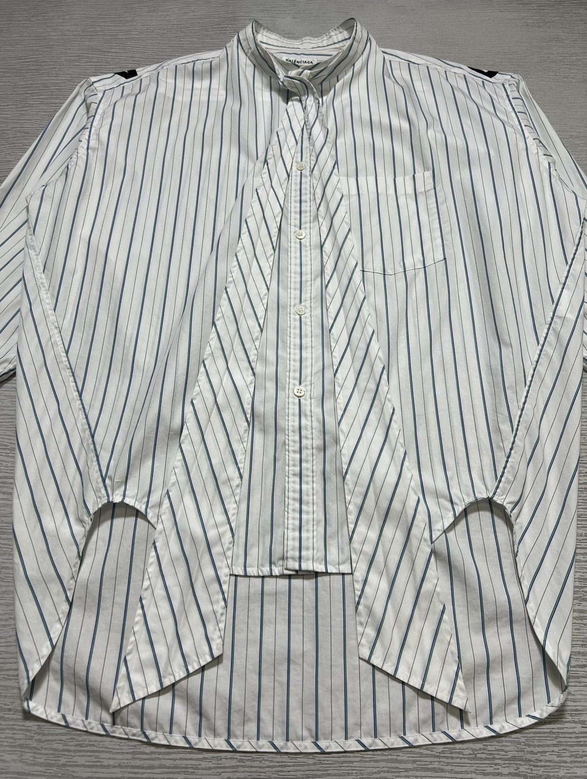 Balenciaga Balenciaga - Back Logo Bow Tie Stripe Longsleeve Shirt Size XXS / US 00 / IT 34 - 7 Thumbnail