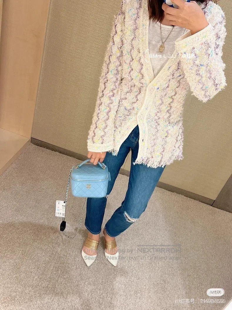 Chanel Chanel 22p preview medium and long beige wavy colour tasse Size S / US 4 / IT 40 - 9 Thumbnail
