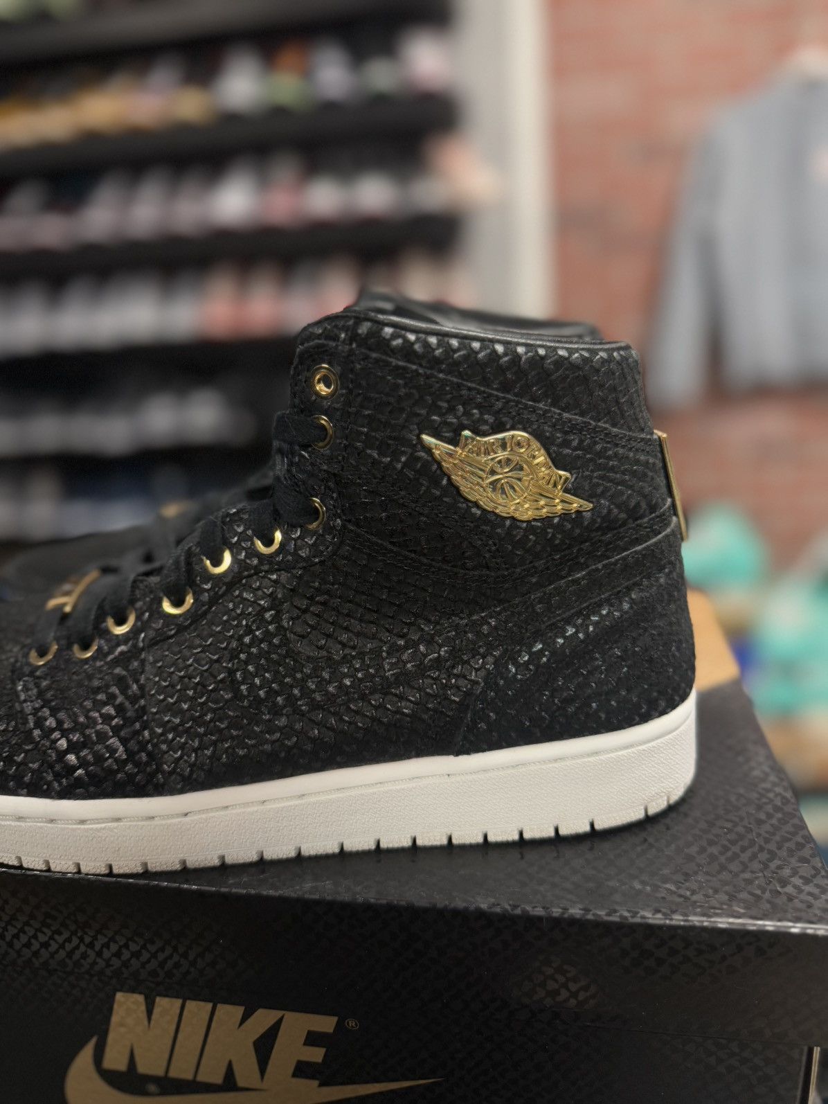 Jordan Brand × Nike Size 12- AIR JORDAN 1 RETRO PINNACLE 2015 RARE Size US 12 / EU 45 - 5 Thumbnail