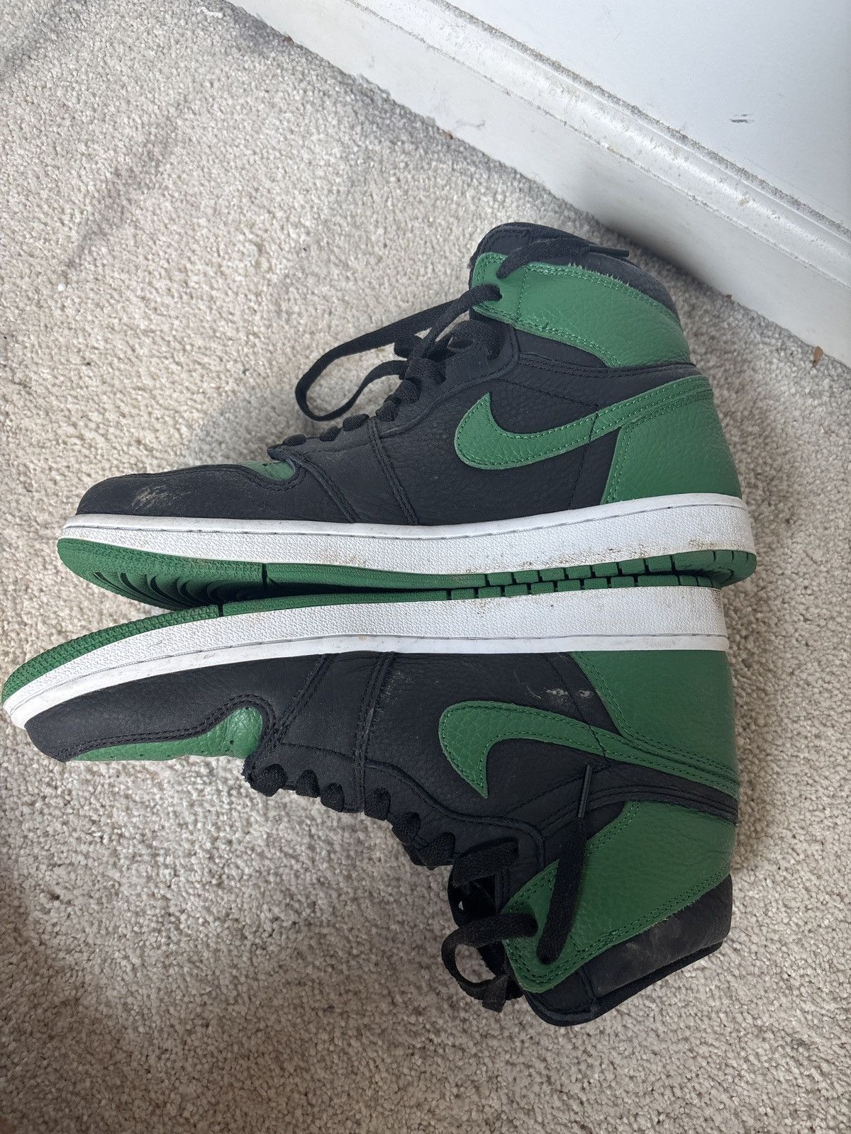 Jordan Brand Jordan 1 Pine Green Black Size US 9 / EU 42 - 1 Thumbnail