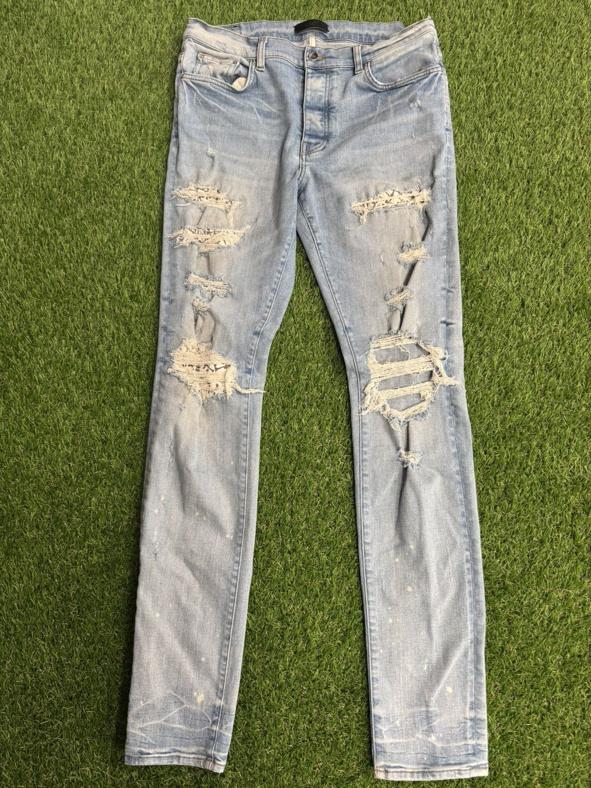 Amiri AMIRI THRASHER LIGHT WASH BONE PATCHES Size US 36 / EU 52 - 1 Thumbnail