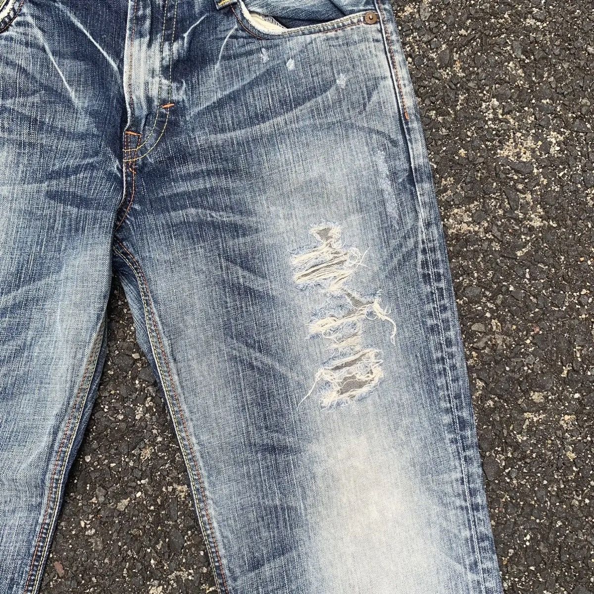 Japanese Brand 🔥THRASHED🔥Japanese Vintage Jeans Faded Wash Denim Pants Size US 34 / EU 50 - 5 Thumbnail
