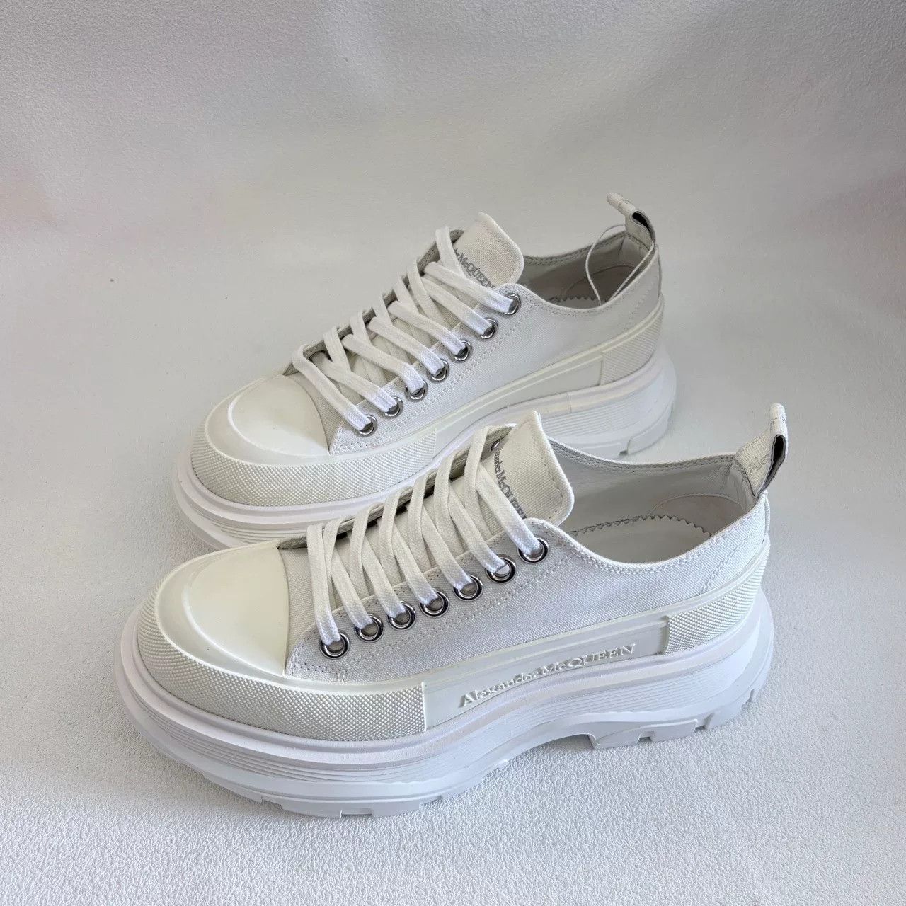 Alexander McQueen alexander mcqueen tread slick white ankle boots Size US 6 / IT 36 - 1 Thumbnail