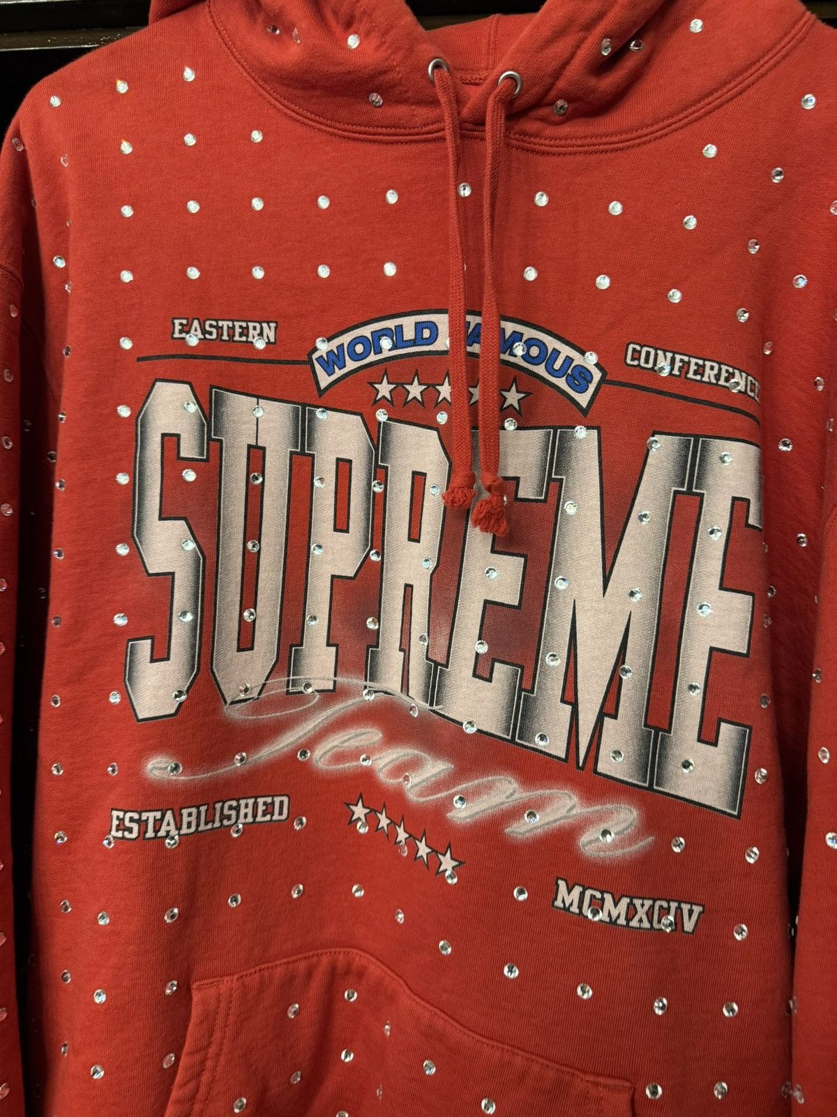 Supreme Supreme Team Red Rhinestone Hooded Hoodie Size XL Size US XL / EU 56 / 4 - 3 Thumbnail