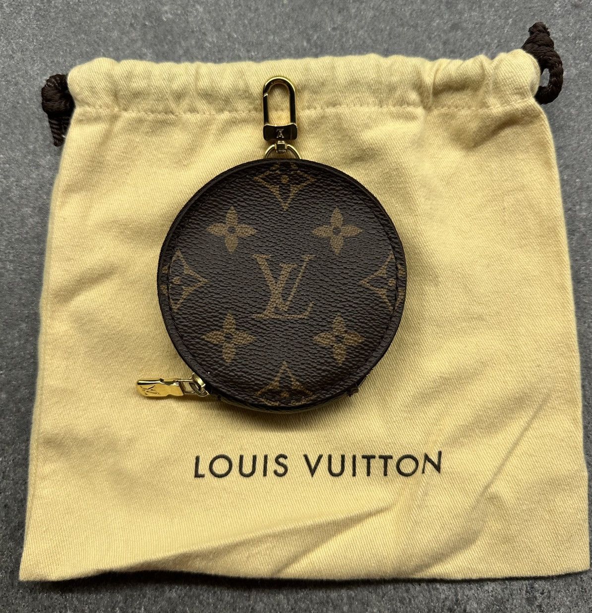 Louis Vuitton Louis Vuitton Multi Pochette Monogram Rare Round Coin Purse Size ONE SIZE - 3 Thumbnail