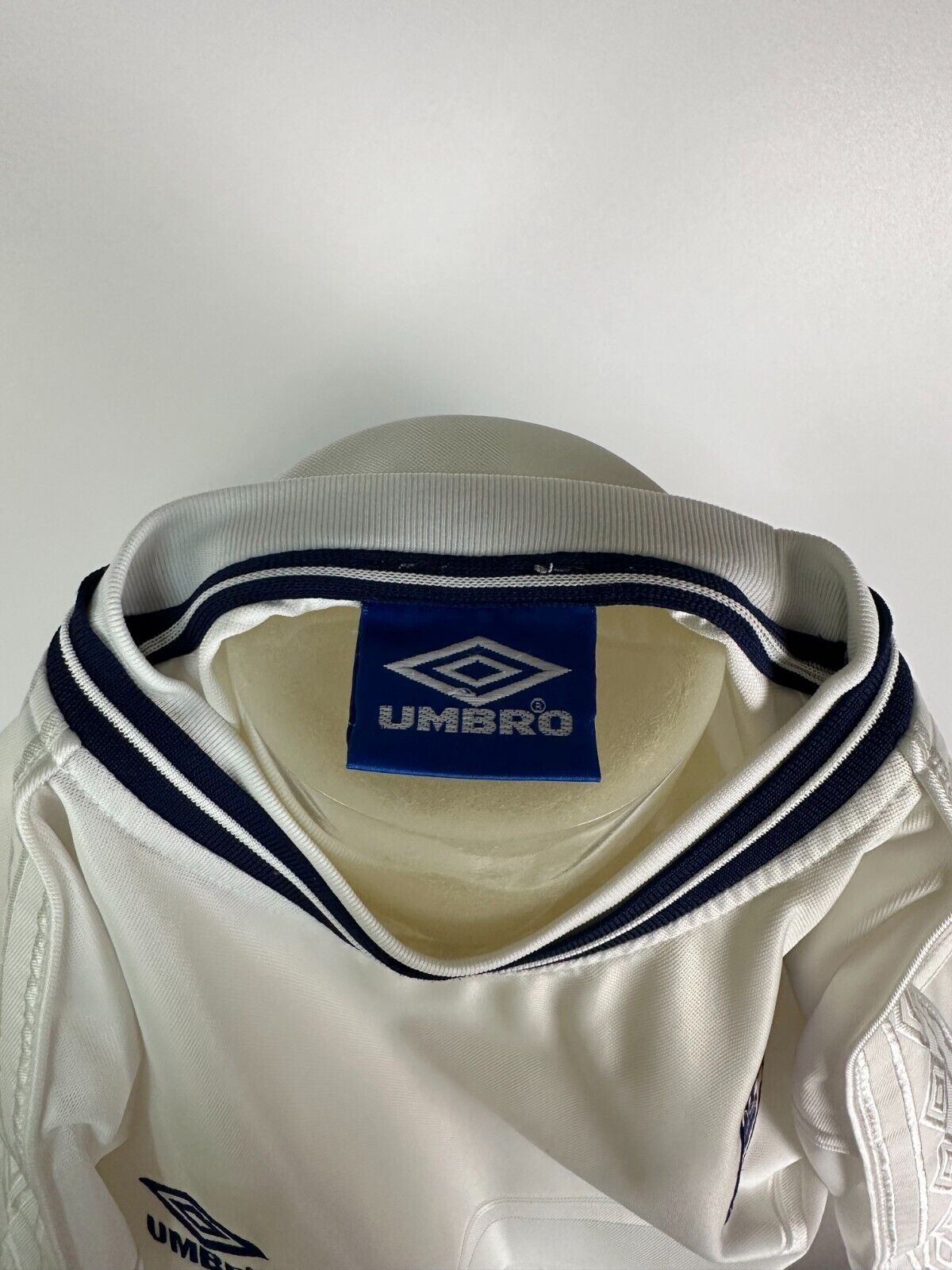 Umbro ENGLAND 1999 2001 FOOTBAL SHIRT SOCCER JERSEY UMBRO sz L Size US L / EU 52-54 / 3 - 13 Thumbnail