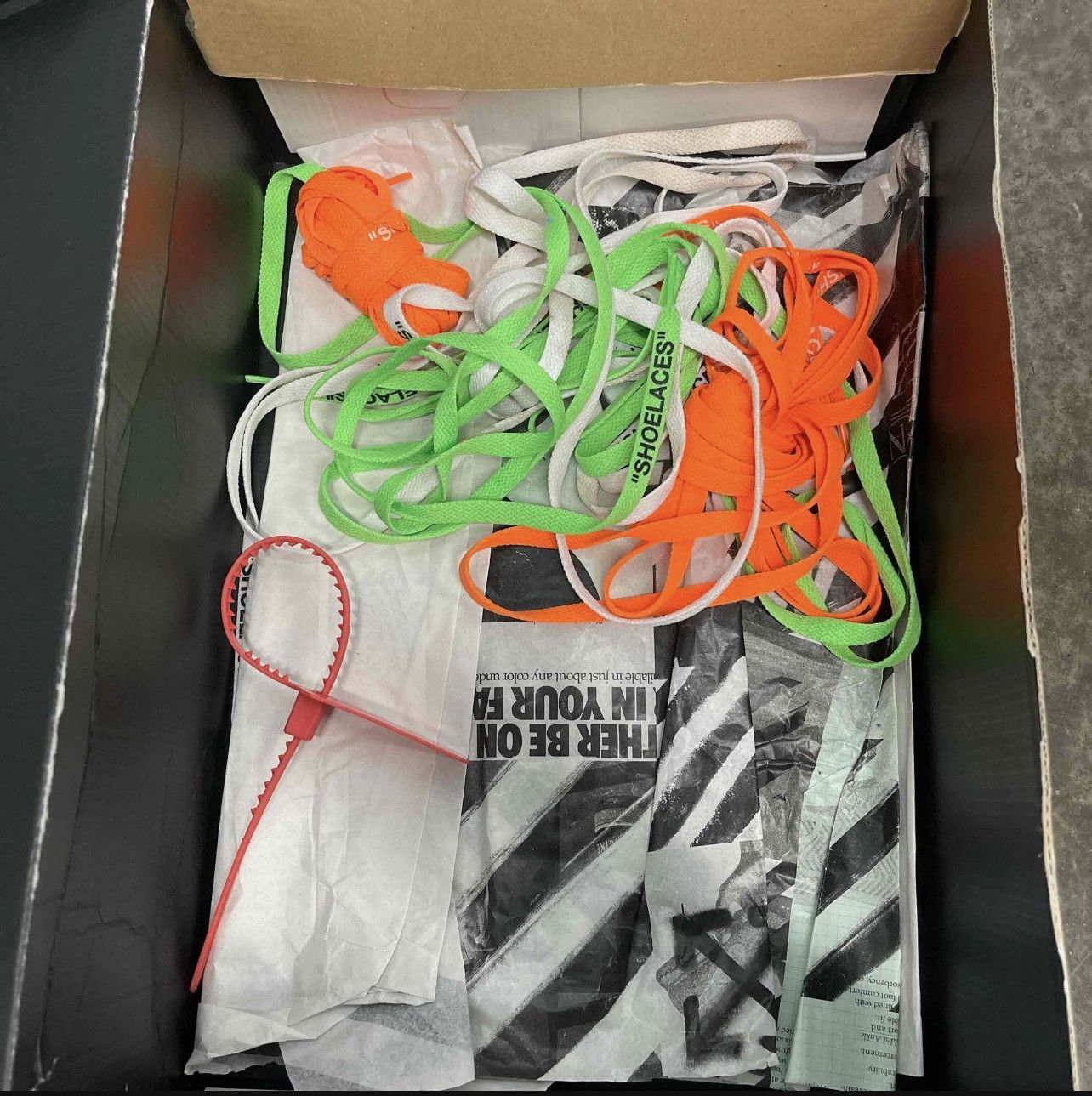 Jordan Brand × Off-White Off-White x Air Jordan 1 Retro High OG 'Chicago' Size US 10.5 / EU 43-44 - 9 Thumbnail