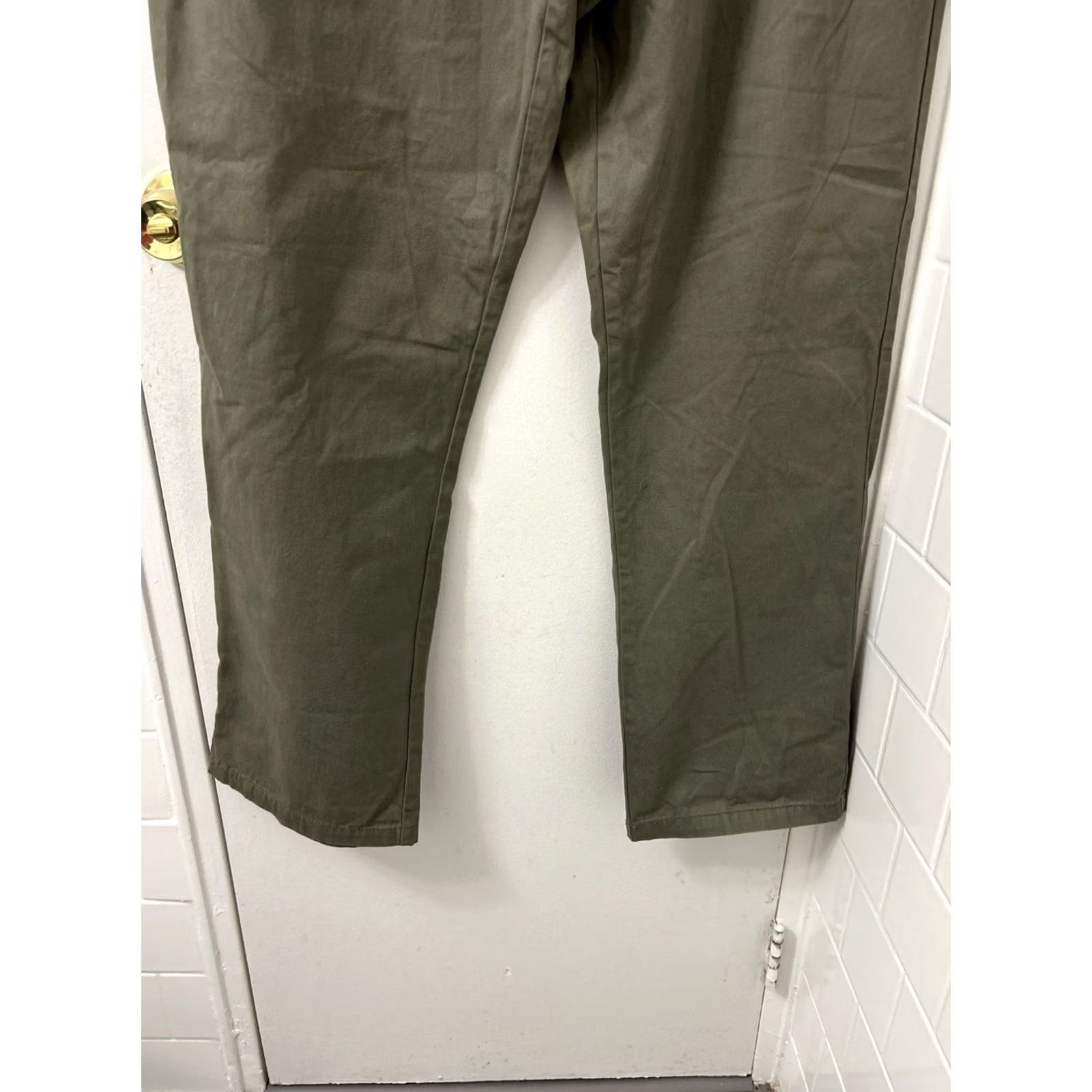 Old Navy Old Navy Pants Mens 36x32 Olive Green Chino Straight Leg Cotton Casual Workwear Bags Pockets Button Zip Regular 36in Canvas Front Flat Army Vintage No Size US 36 / EU 52 - 3 Thumbnail