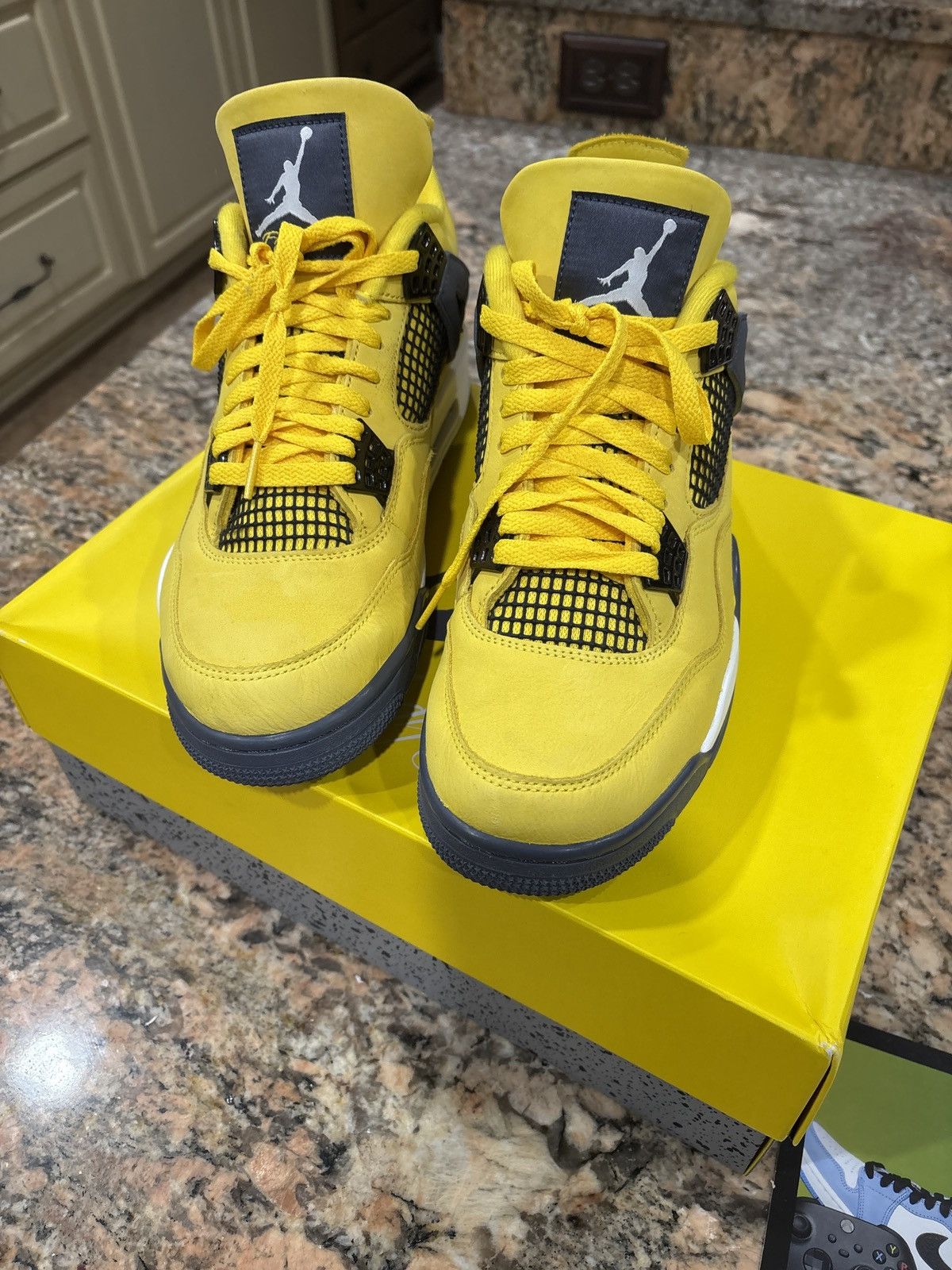 Jordan Brand Jordan 4 Retro Lightning Size US 10 / EU 43 - 1 Thumbnail