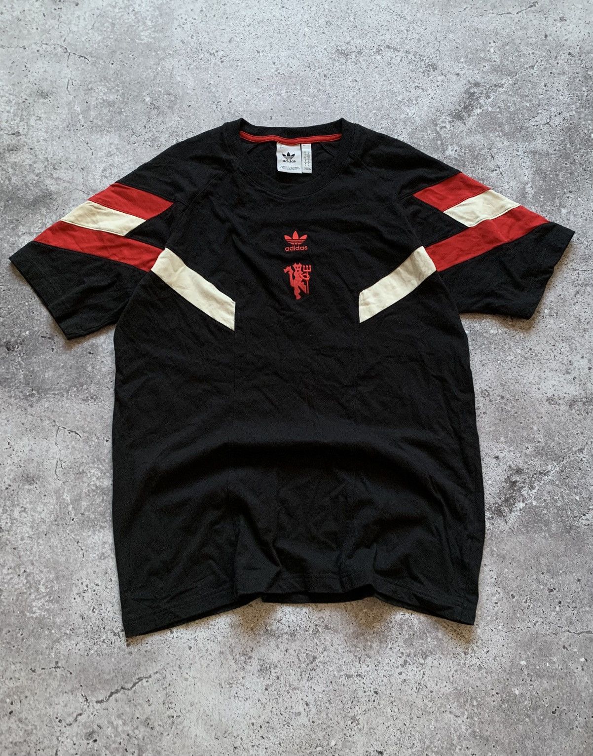 Adidas 🔥ADIDAS MANCHESTER UNITED BLOCKCORE RETRO STYLE T-SHIRT Size US L / EU 52-54 / 3 - 3 Thumbnail
