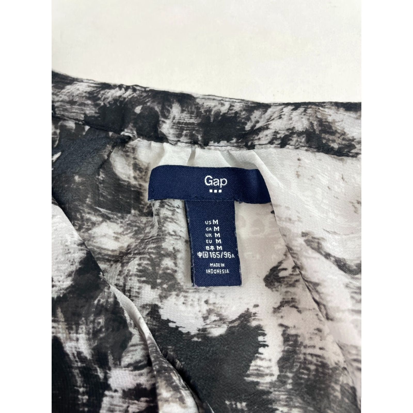 Gap Gap Blouse Shirt Women's M Black Floral Short Sleeve Layered Placket V-Neck Casual Modern Basic Size M / US 6-8 / IT 42-44 - 7 Thumbnail