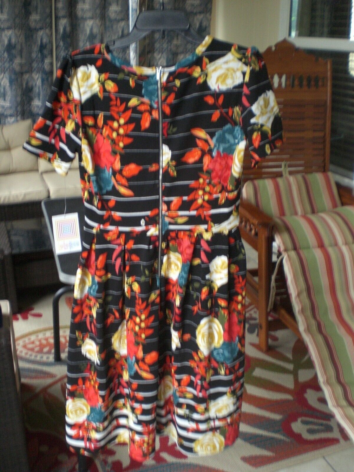 Other NWT LuLaRoe Amelia Dress Multicolor Florals MEDIUM Size M / US 6-8 / IT 42-44 - 5 Thumbnail