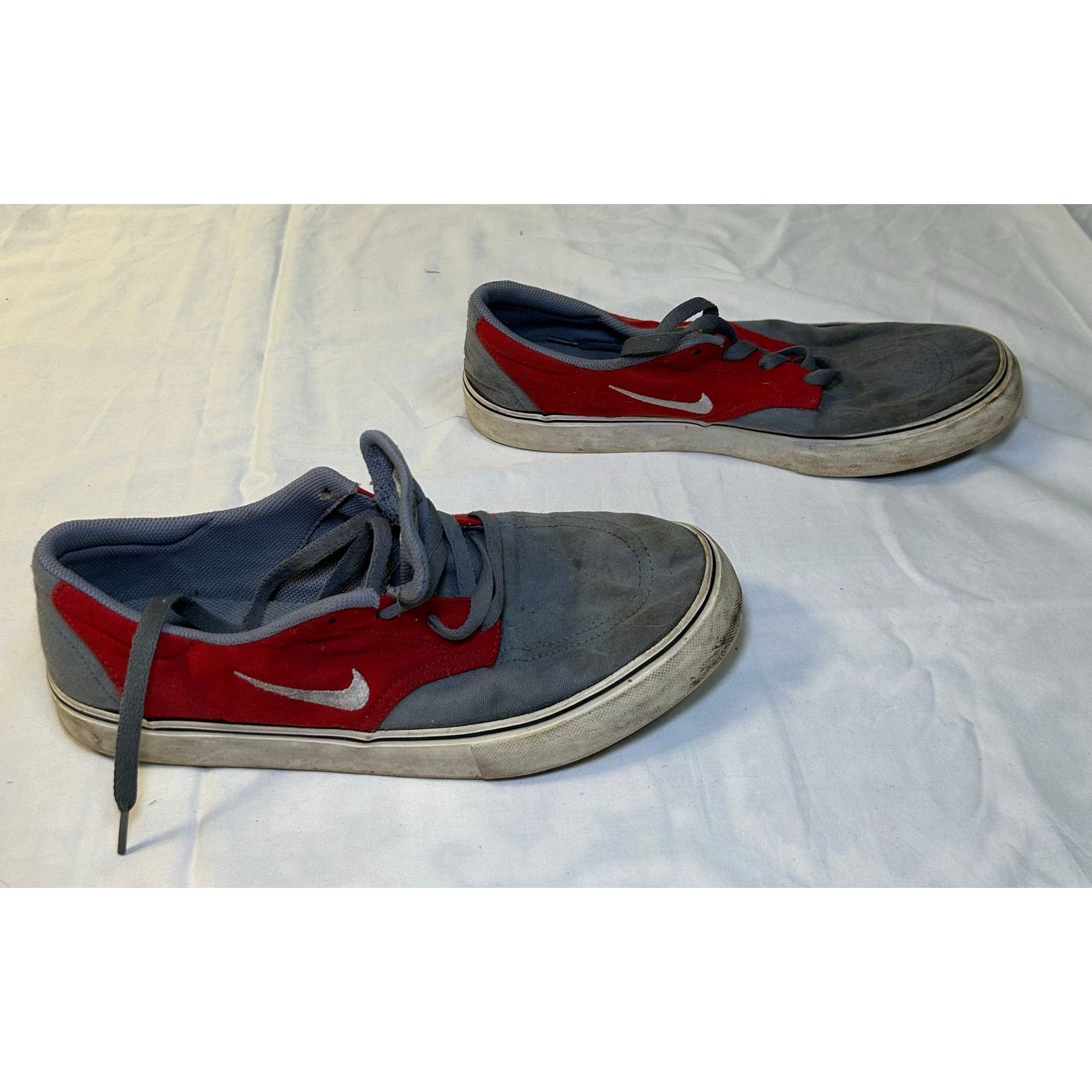 Nike Vintage Nike Mens SB Clutch GrayRed Running Low Top Size 9.5 Size US 9.5 / EU 42-43 - 3 Thumbnail