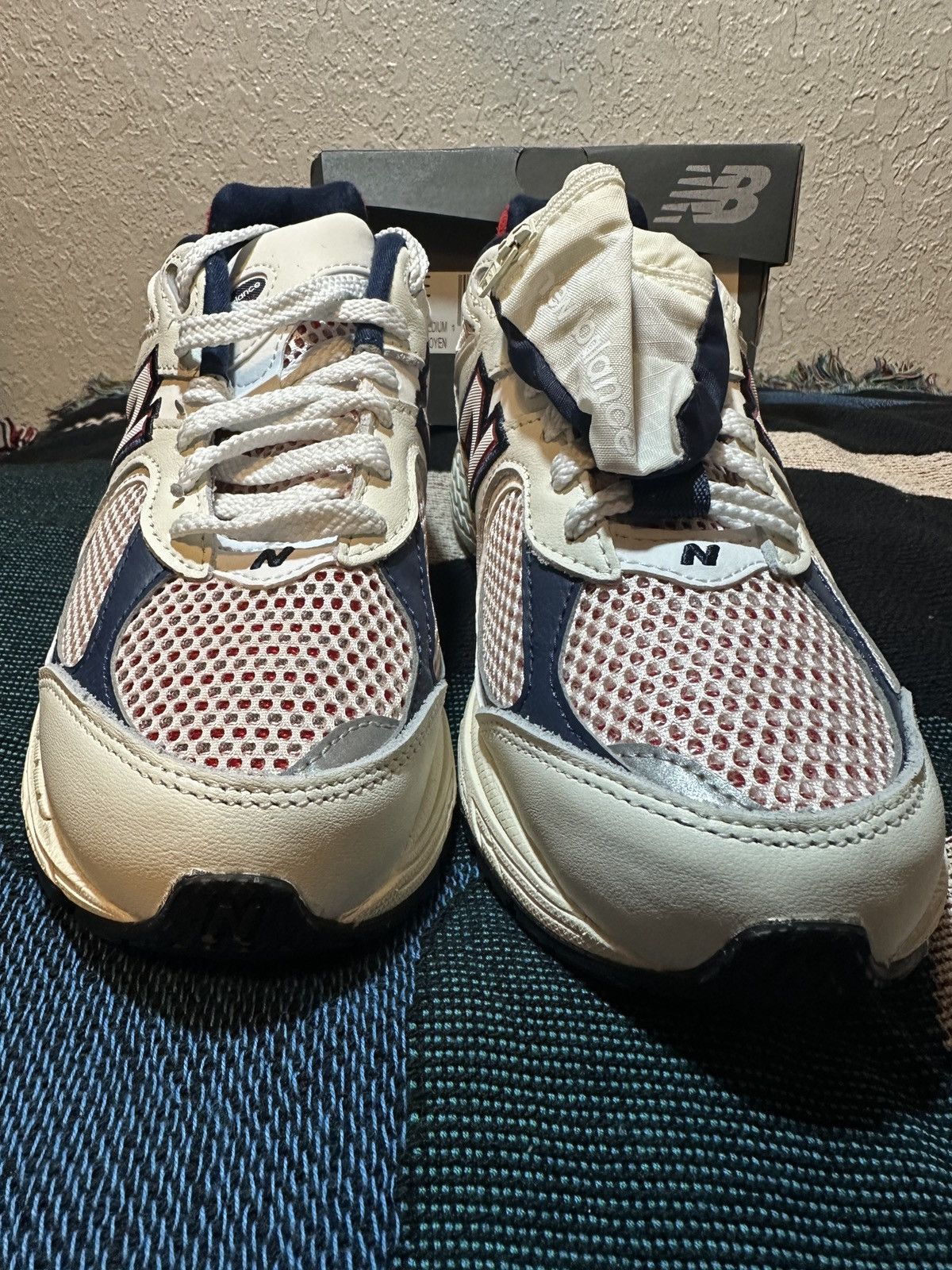 New Balance New Balance 2002R Size US 7 / EU 40 - 2 Thumbnail