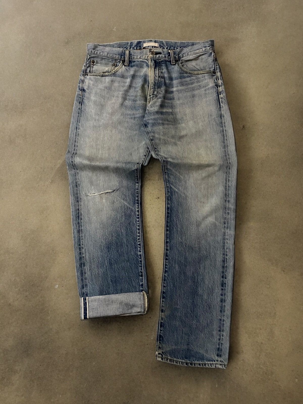 Japanese Brand × Uniqlo Uniqlo Japan Selvedge Dirty Wash Blue Ripped Jeans Denim Size US 38 / EU 54 - 1 Thumbnail