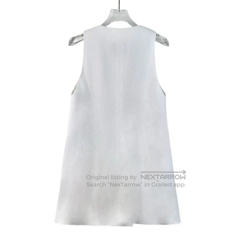 Chanel Chanel White cotton V-neck double-breasted sleeveless vest Size XS / US 0-2 / IT 36-38 - 2 Thumbnail