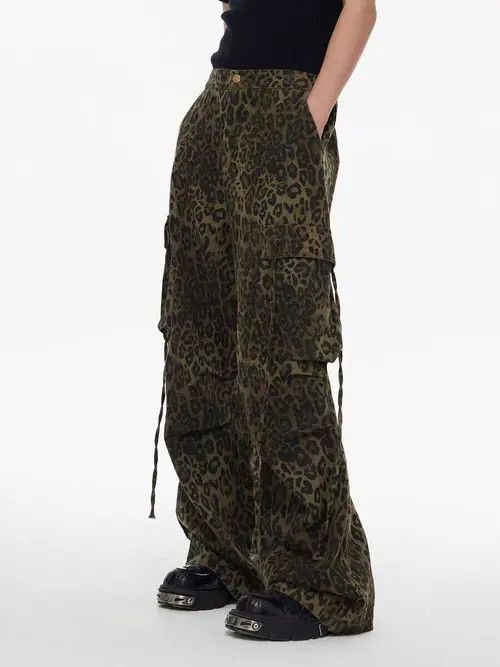 image of Vintage Retro Casual Leopard Print Paratrooper Cargo Trousers, Men's (Size 32)