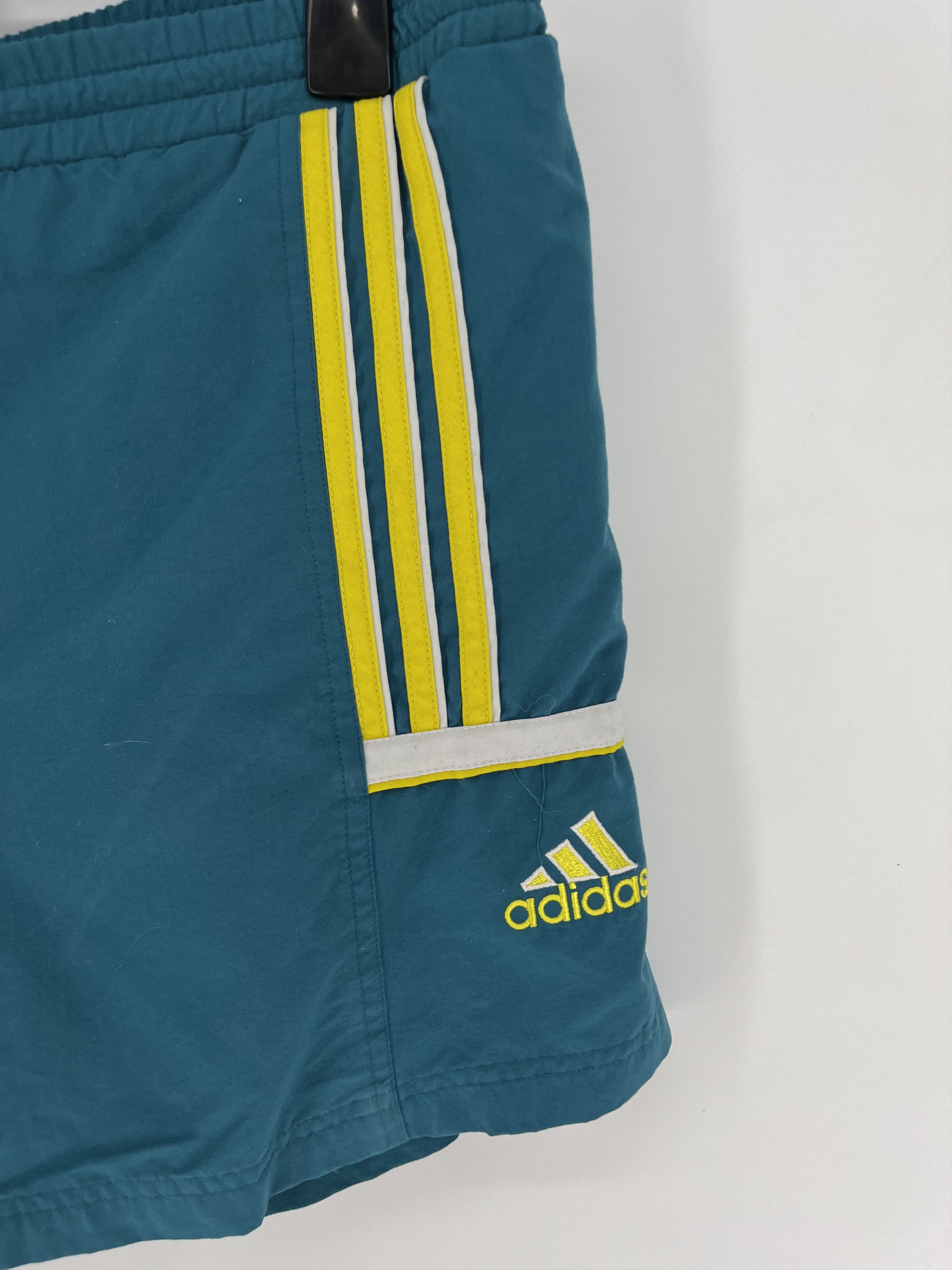 Adidas Vintage 90s Adidas Stripes Shorts Streetwear Fashion Size US 36 / EU 52 - 4 Thumbnail