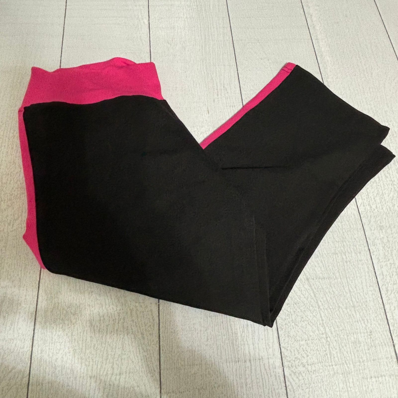 Other iLoveSia Black Capri Leggings XL NWT Size 26" / US 2 / IT 38 - 1 Thumbnail