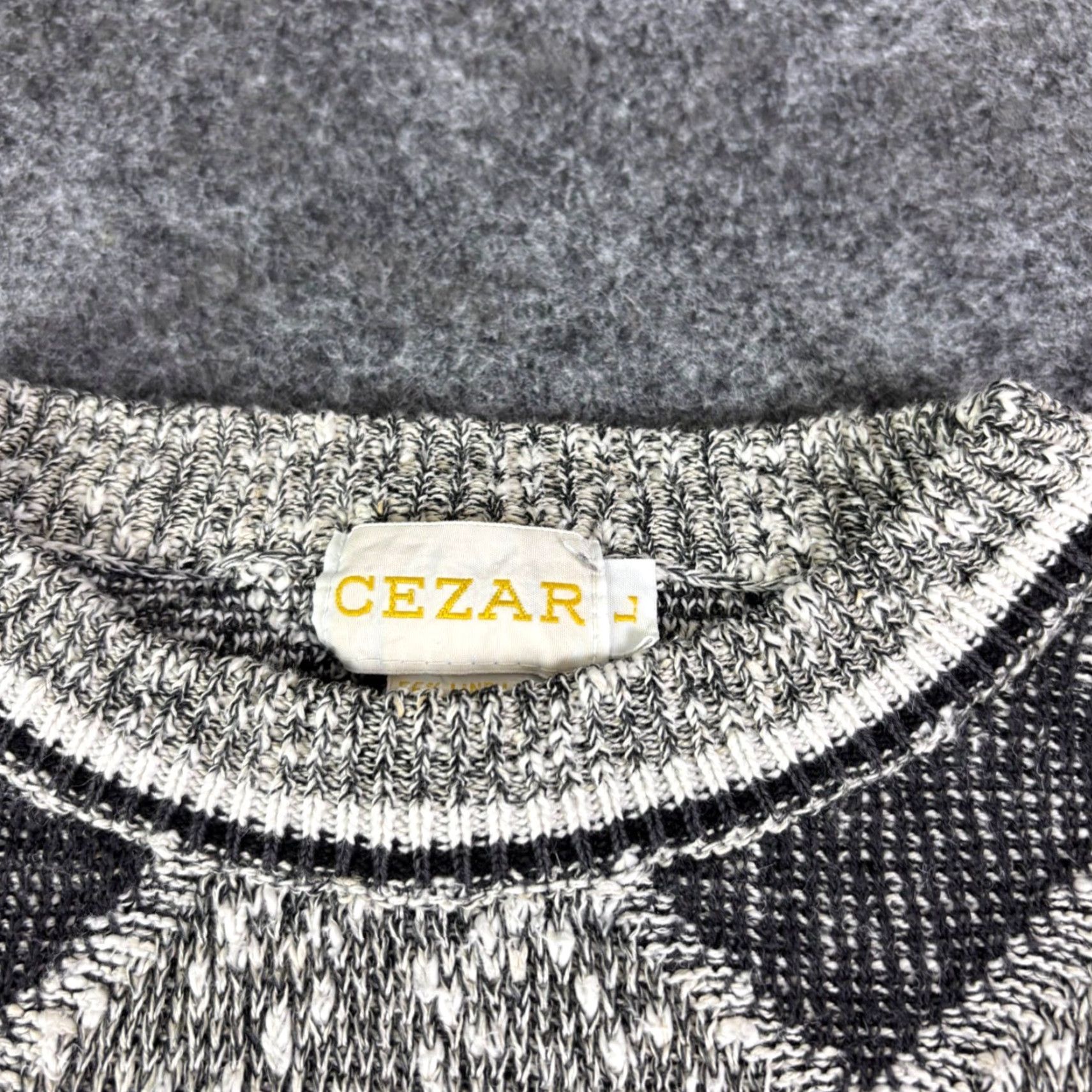 Vintage VINTAGE CEZAR Men's Geometric Pattern Knit Sweater L 90s Gray Crew Neck Pullover Tight-Knit Graphic Print Casual Winter Fall Size US L / EU 52-54 / 3 - 5 Thumbnail