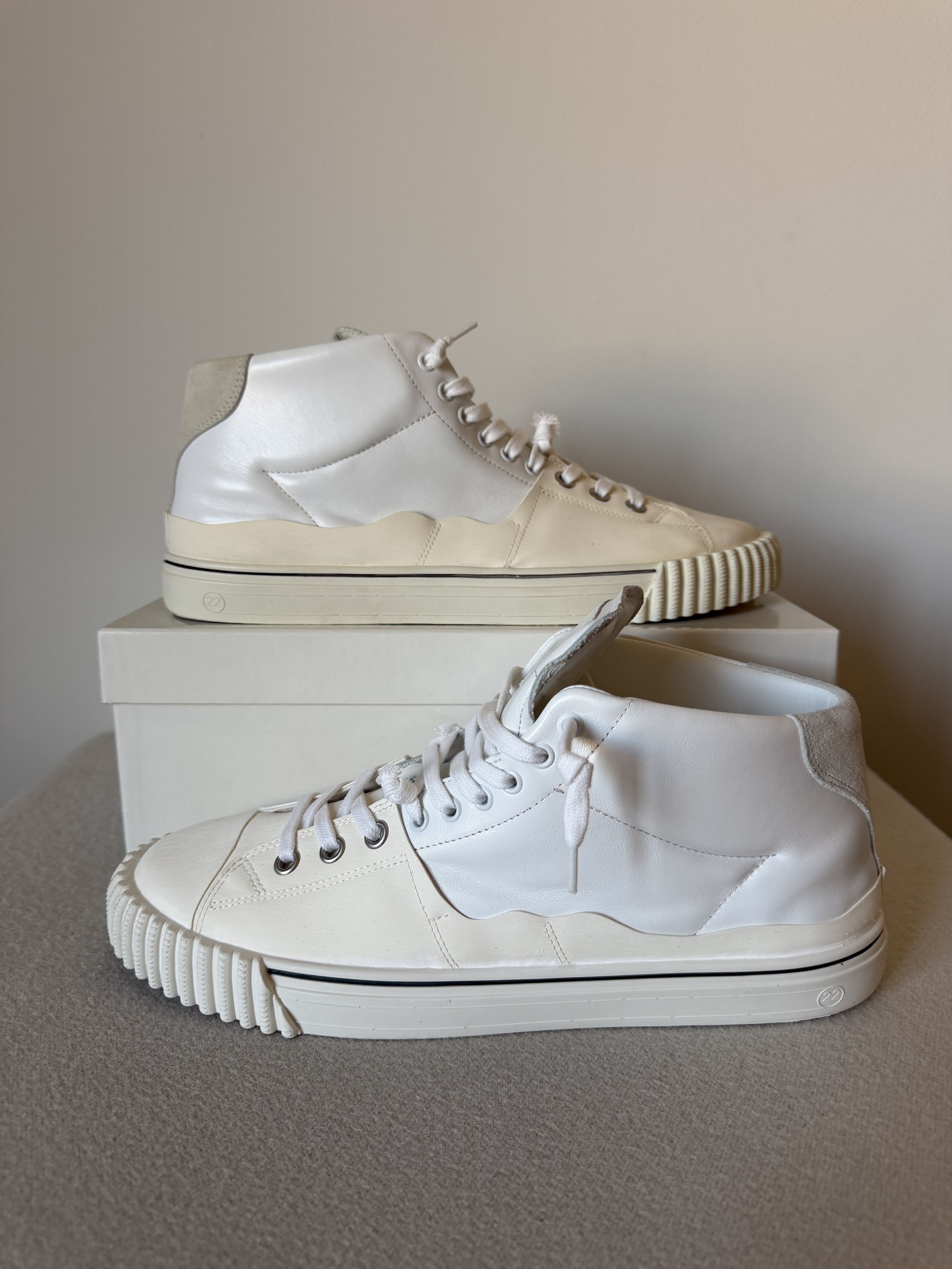 Maison Margiela Maison Margiela Evolution Sneakers in White Leather Size US 13 / EU 46 - 2 Thumbnail
