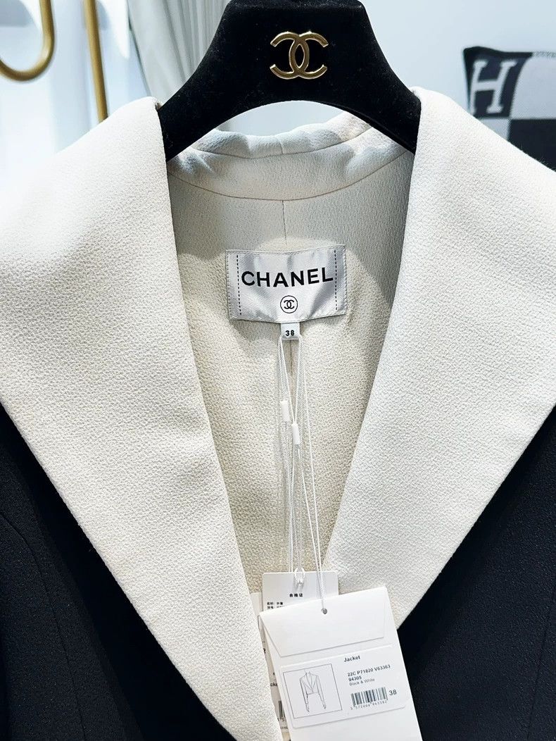 Chanel Chanel 22C black and white lapel short jacket Size XS / US 0-2 / IT 36-38 - 5 Thumbnail