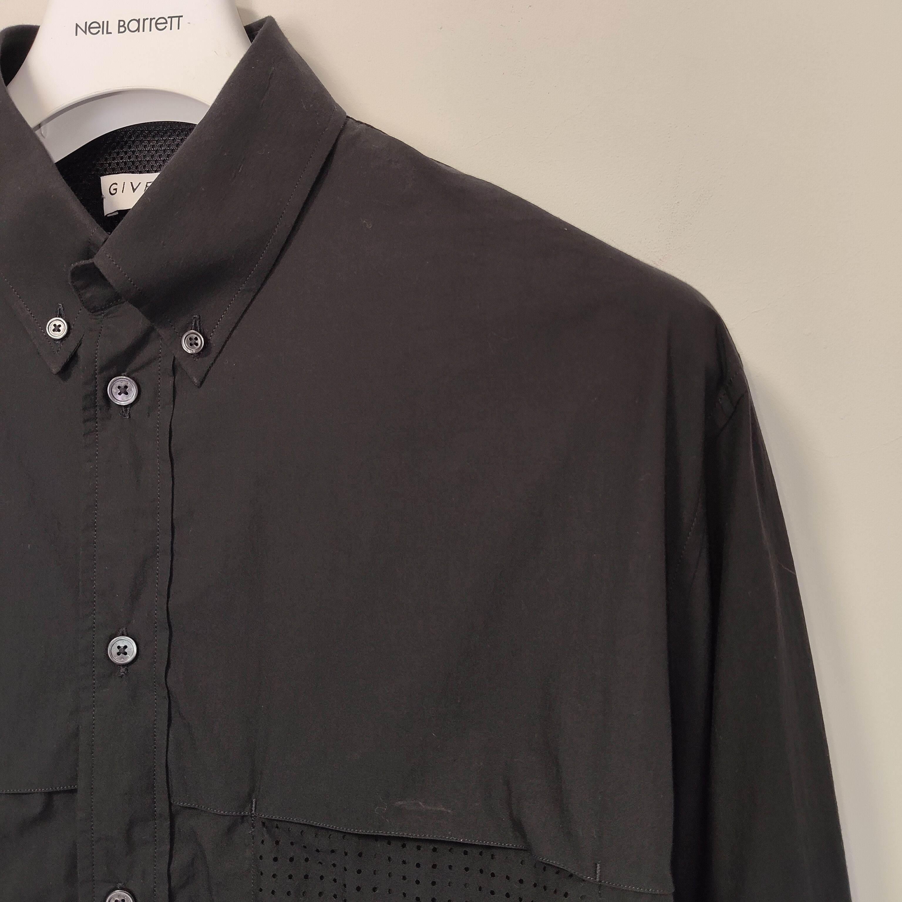 Givenchy Laser cut logo shirt Size US S / EU 44-46 / 1 - 3 Thumbnail