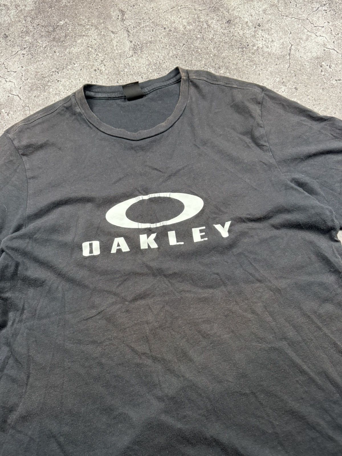 Oakley 🔥00’S VINTAGE OAKLEY FADED T-SHIRT BIG LOGO JAPANESSE Size US M / EU 48-50 / 2 - 3 Thumbnail