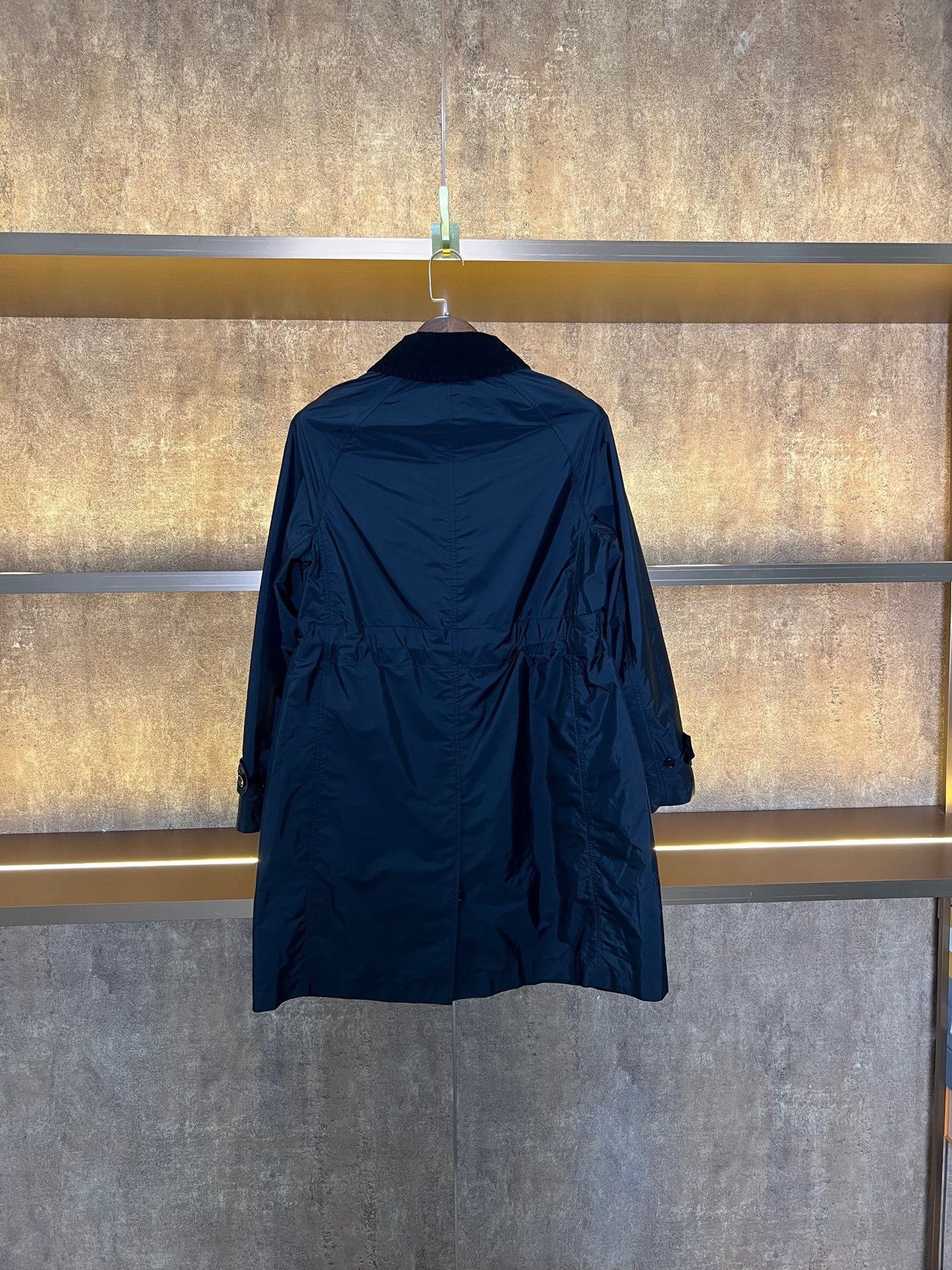 Burberry Burberry Black Mid-Length Trench Coat Size M / US 6-8 / IT 42-44 - 2 Thumbnail