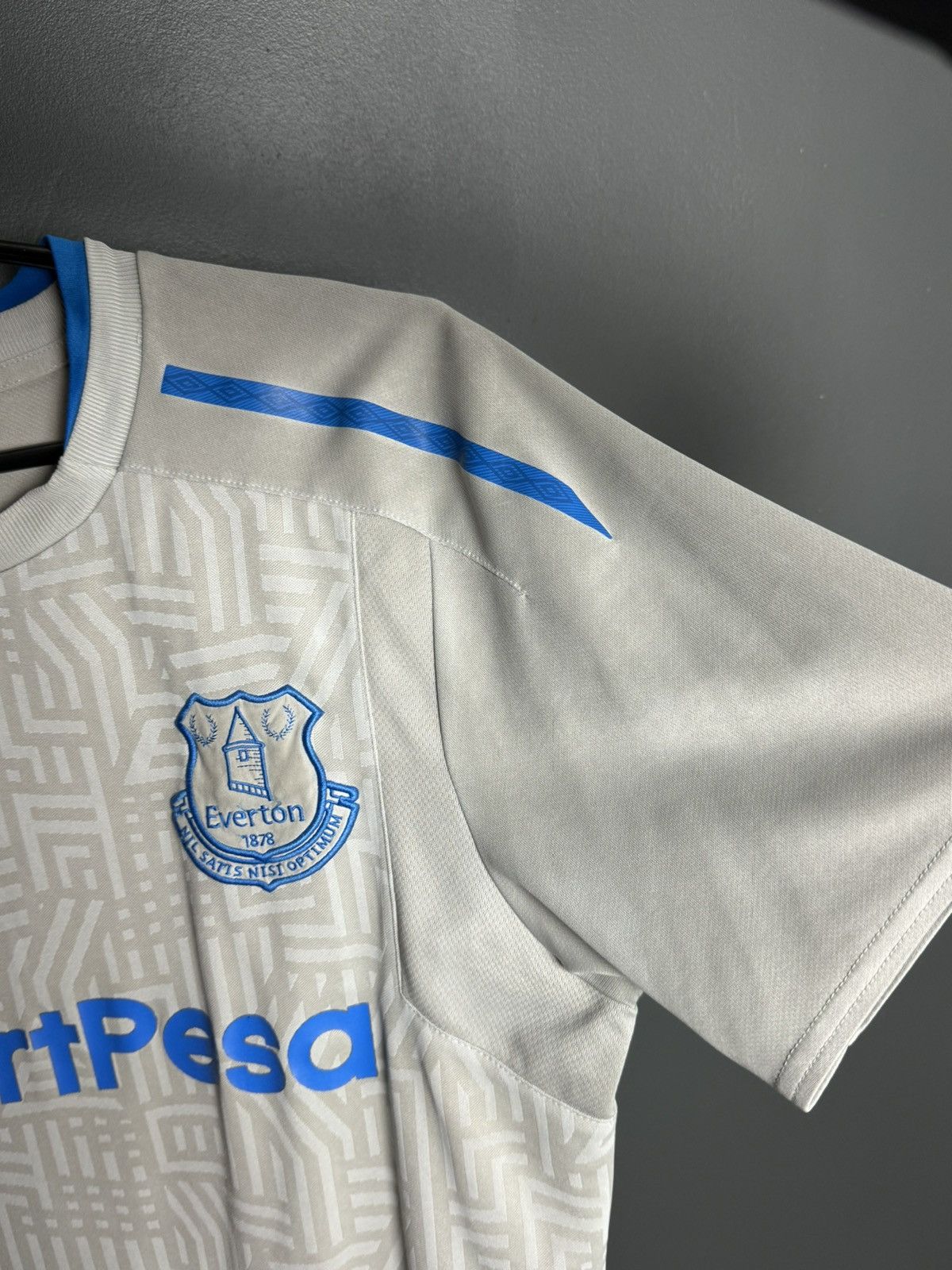 Umbro Everton 17/18 Away Football Jersey Size US M / EU 48-50 / 2 - 3 Thumbnail