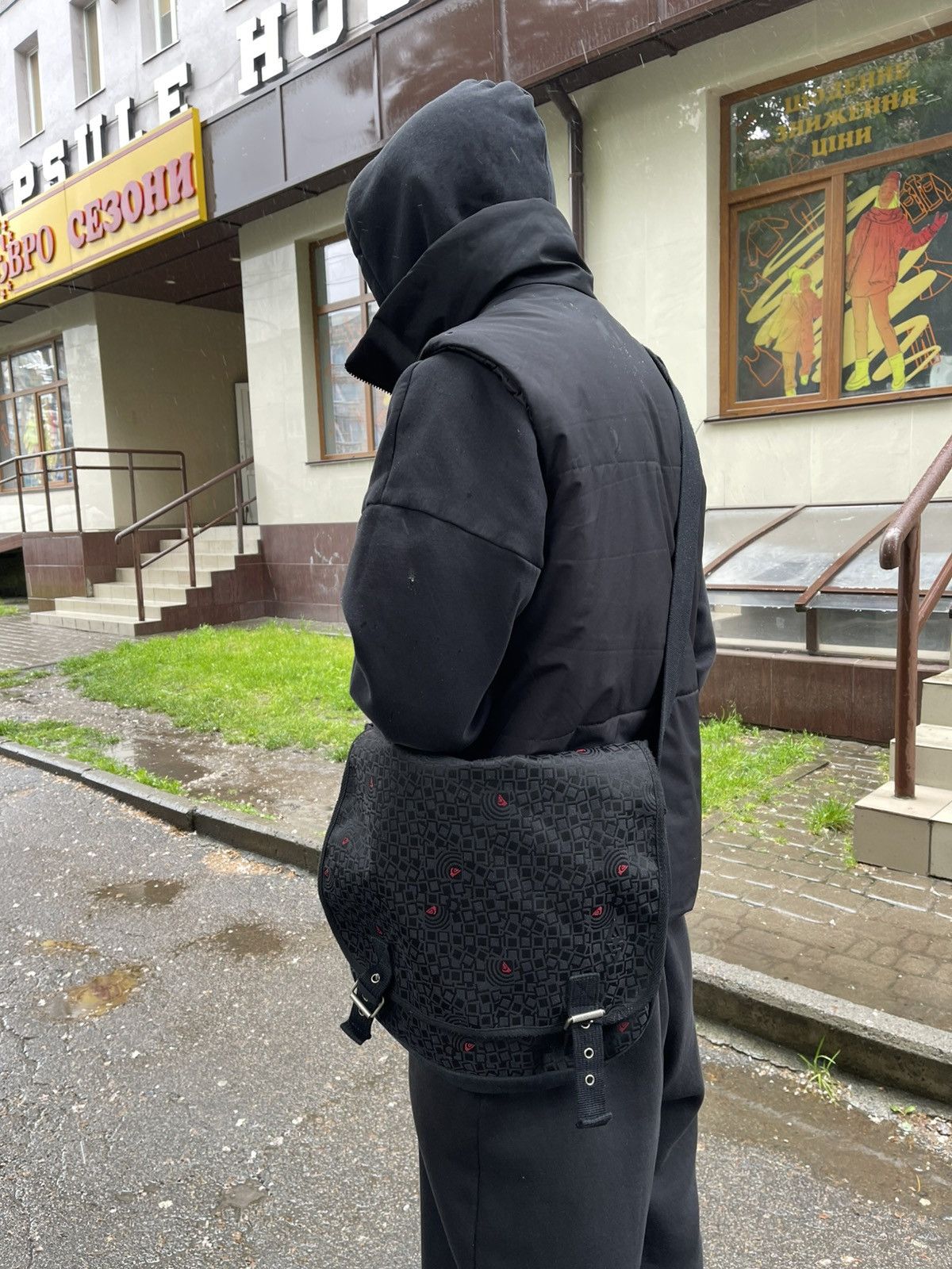 Quiksilver × Vintage Vintage Y2K Monogram Japanese messenger Quiksilver bag Size ONE SIZE - 8 Thumbnail