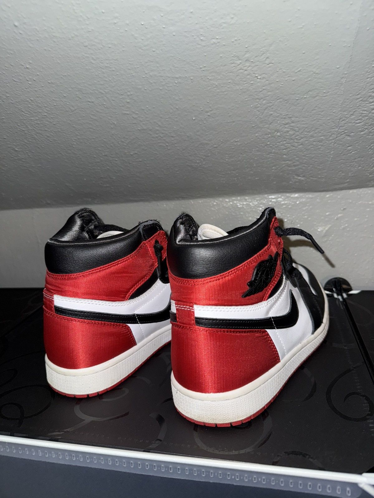 Jordan Brand Air Jordan 1 Satin Black Toe Size US 9 / EU 42 - 5 Thumbnail