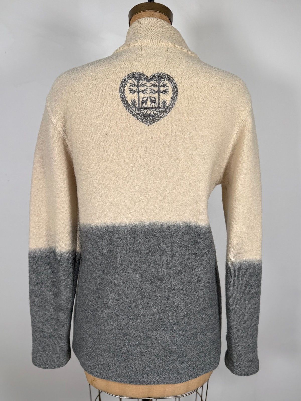 Woolrich Woolen Mills Vintage Woolrich Women's Embroidered Heart Sweater Size S / US 4 / IT 40 - 2 Thumbnail