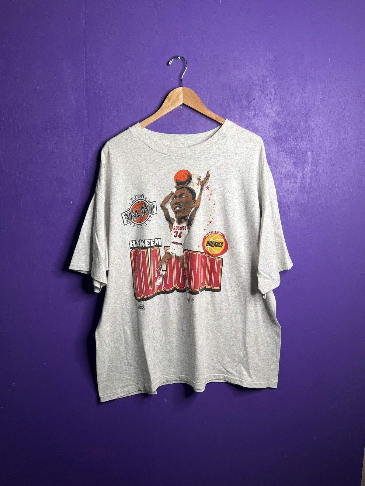 NBA × Vintage Vintage 1994 Hakeem Olajuwon MVP t-shirt Size US XXL / EU 58 / 5 - 1 Thumbnail